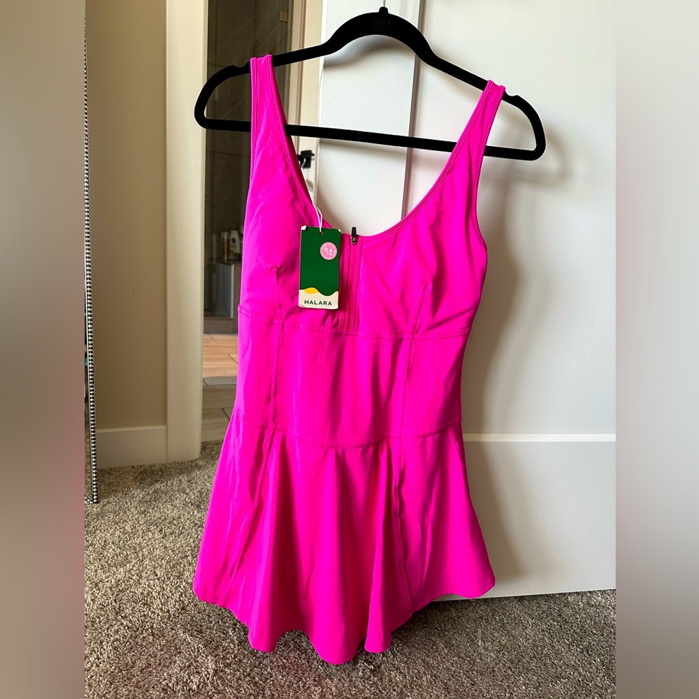 NWT Pink Halara U Neck half zip backless 2 in 1 side pocket dress. Size M